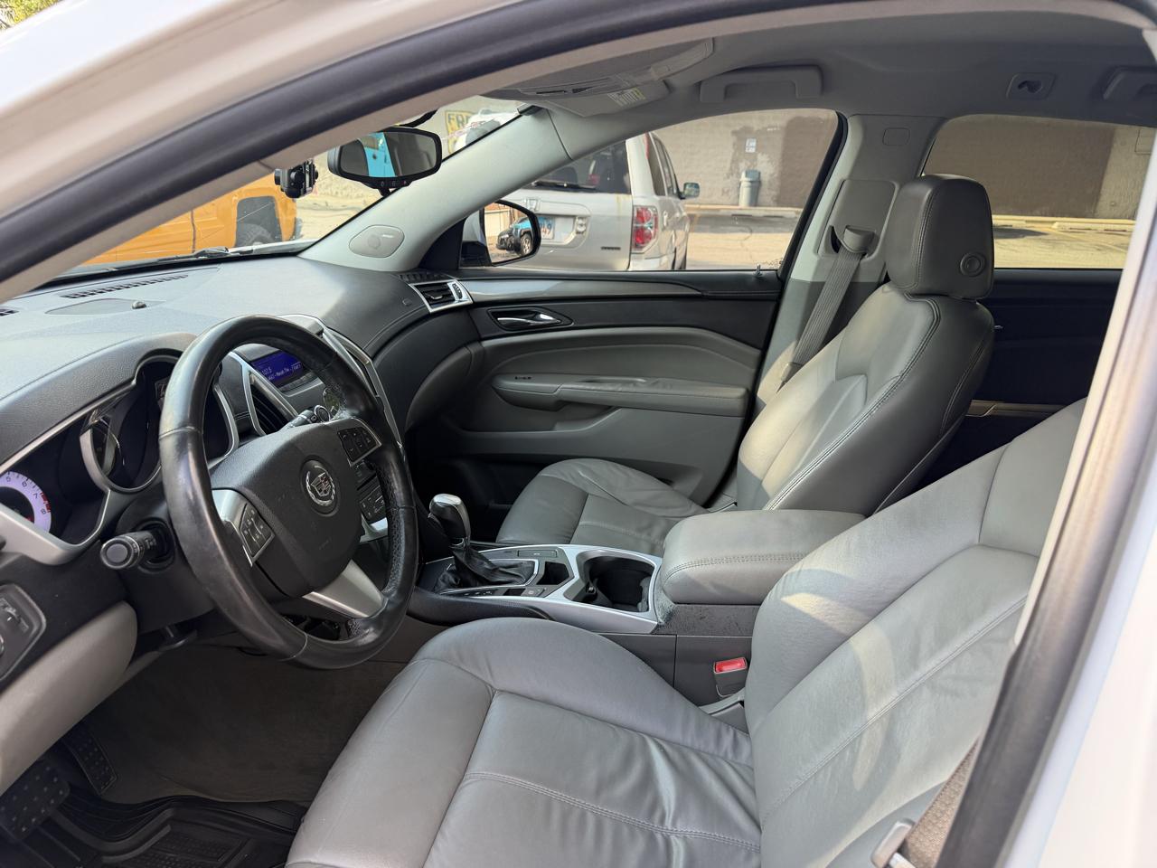 Cadillac SRX FWD 4dr Base 2011