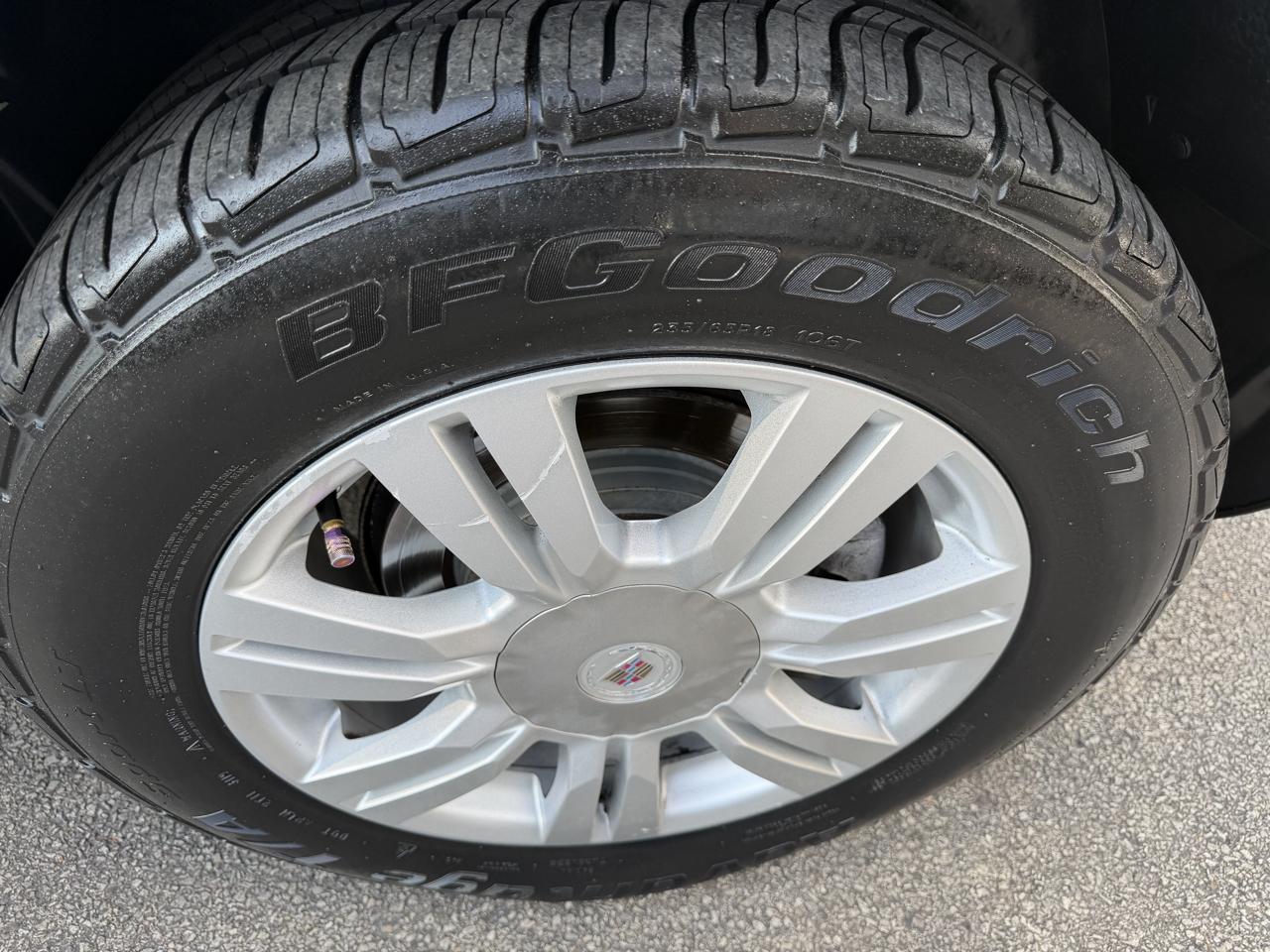Cadillac SRX FWD 4dr Base 2011
