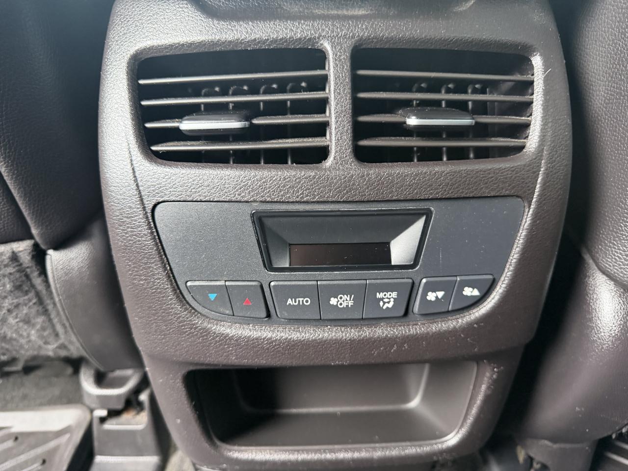 Acura MDX photo 16