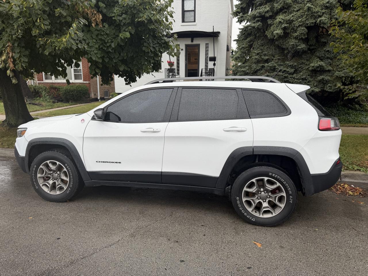 Jeep Cherokee photo 2