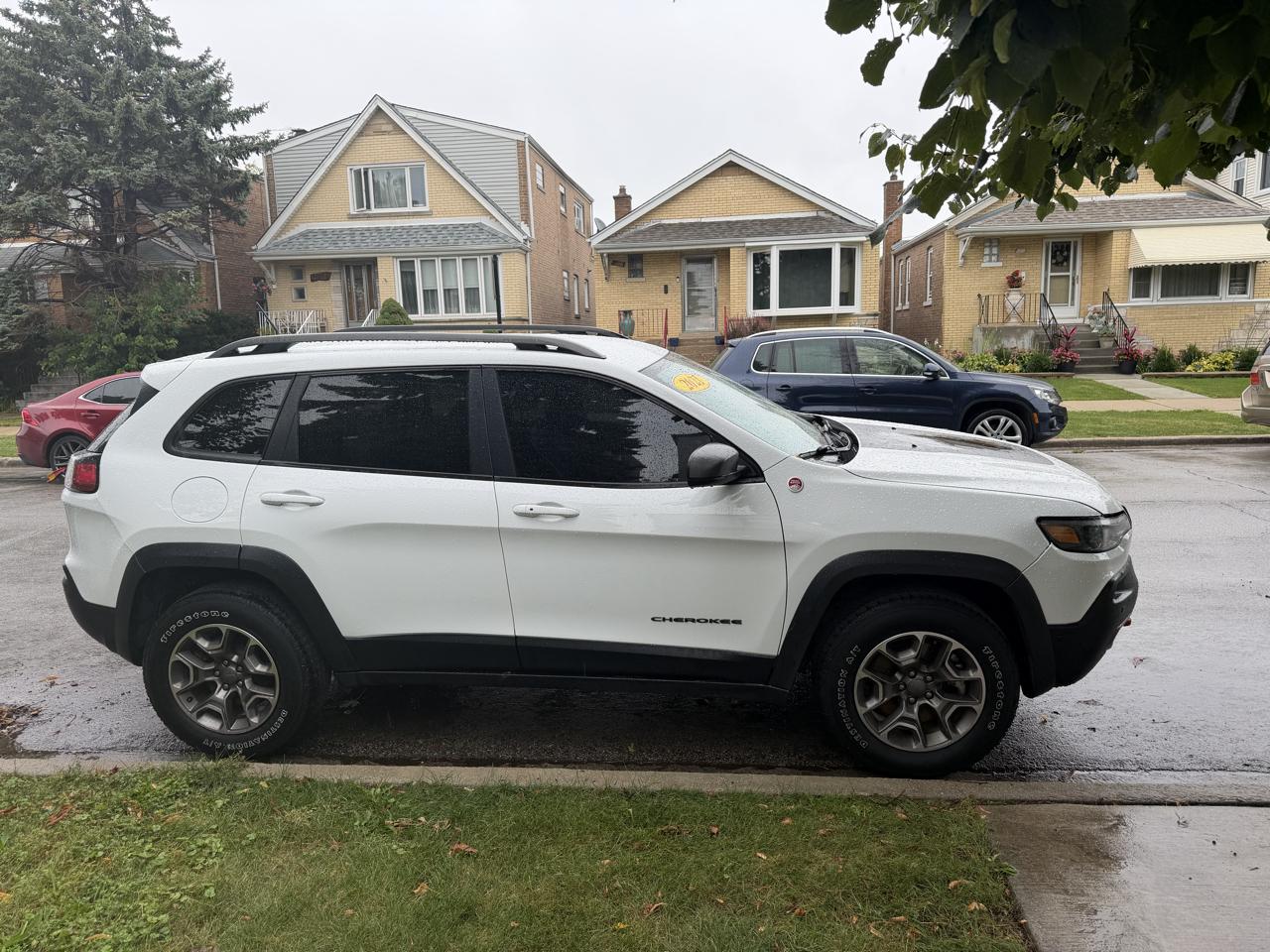 Jeep Cherokee photo 3