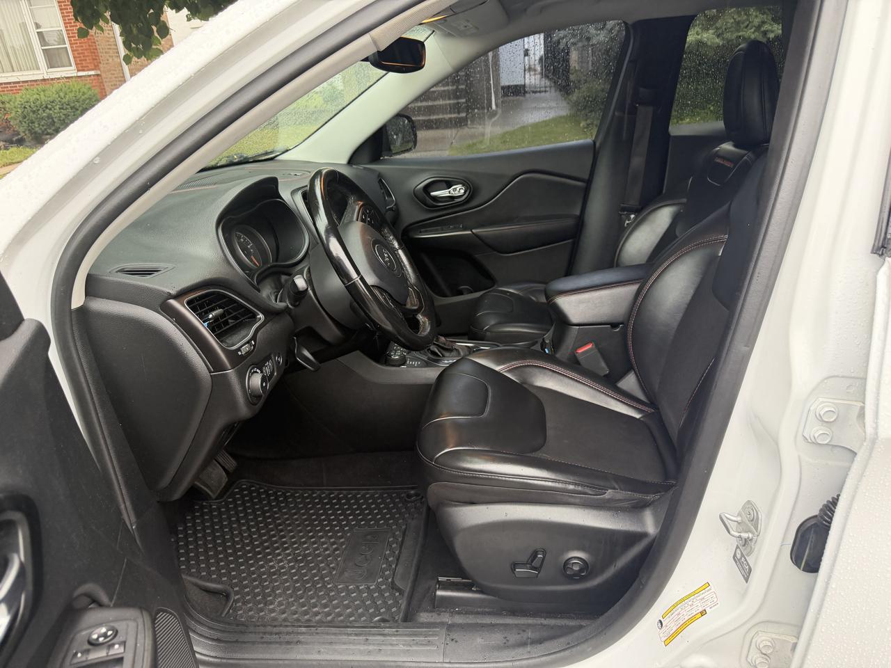 Jeep Cherokee photo 9