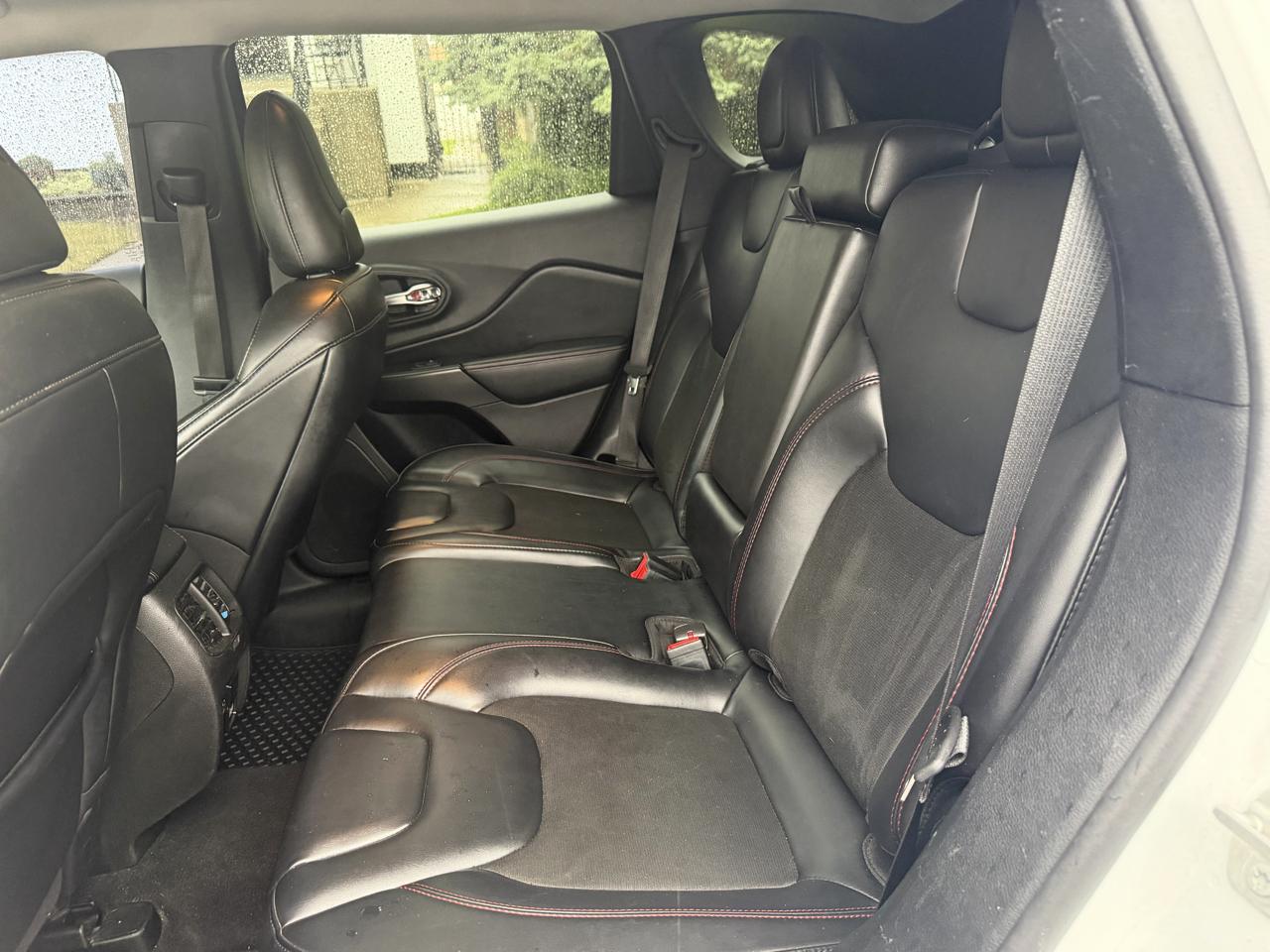 Jeep Cherokee photo 11