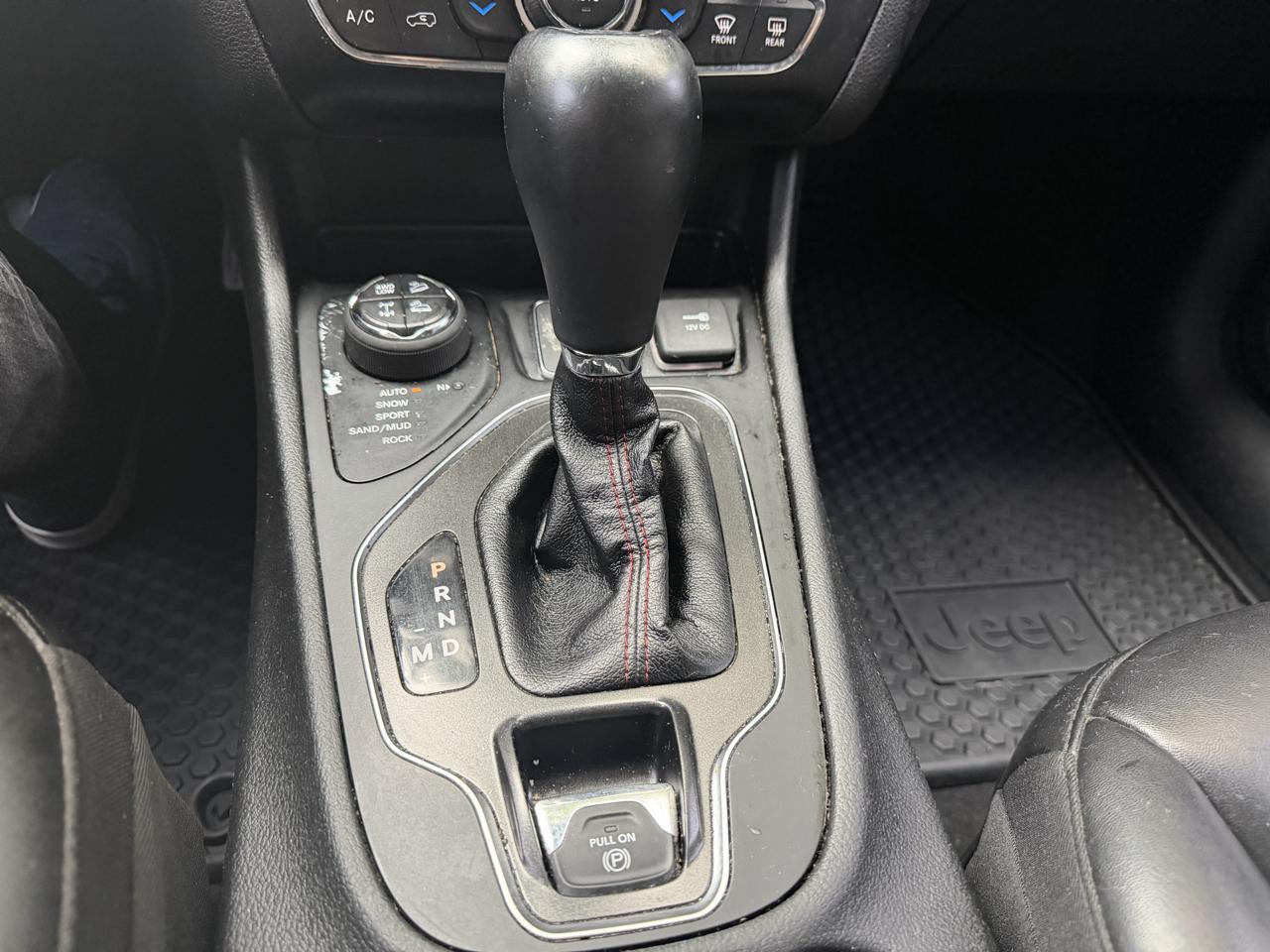 Jeep Cherokee photo 18