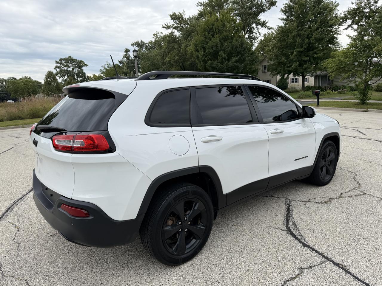 Jeep Cherokee photo 4