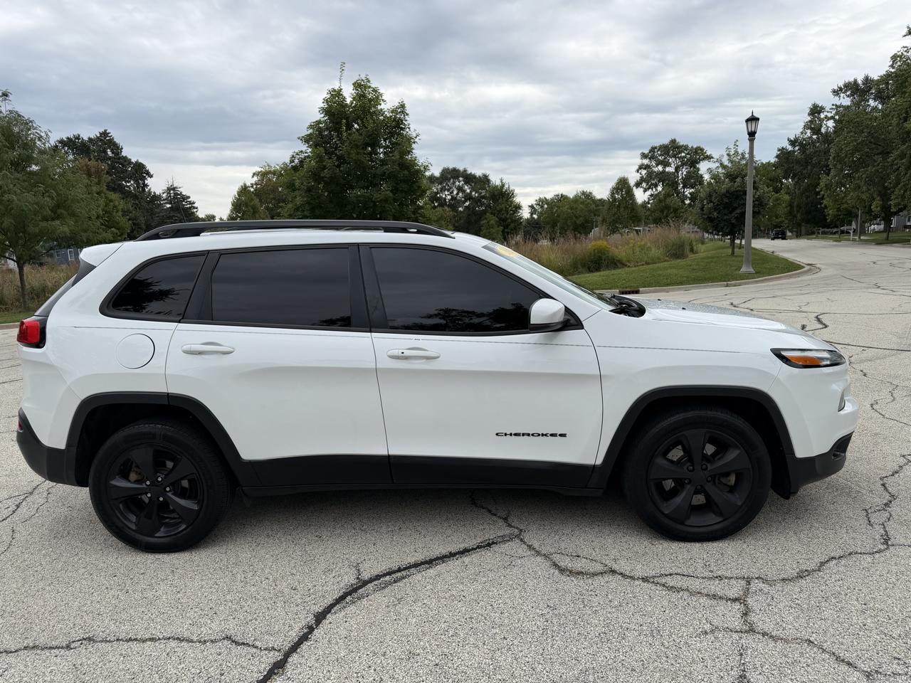 Jeep Cherokee photo 9
