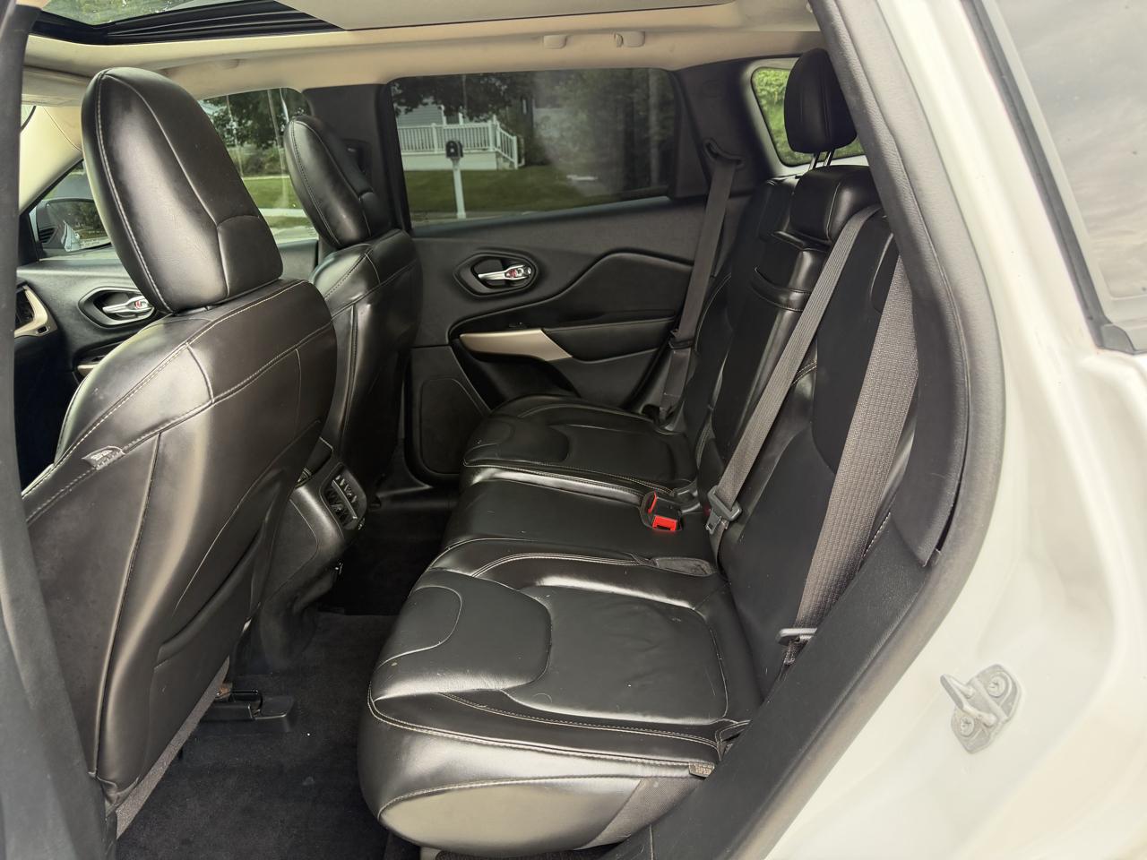 Jeep Cherokee photo 14