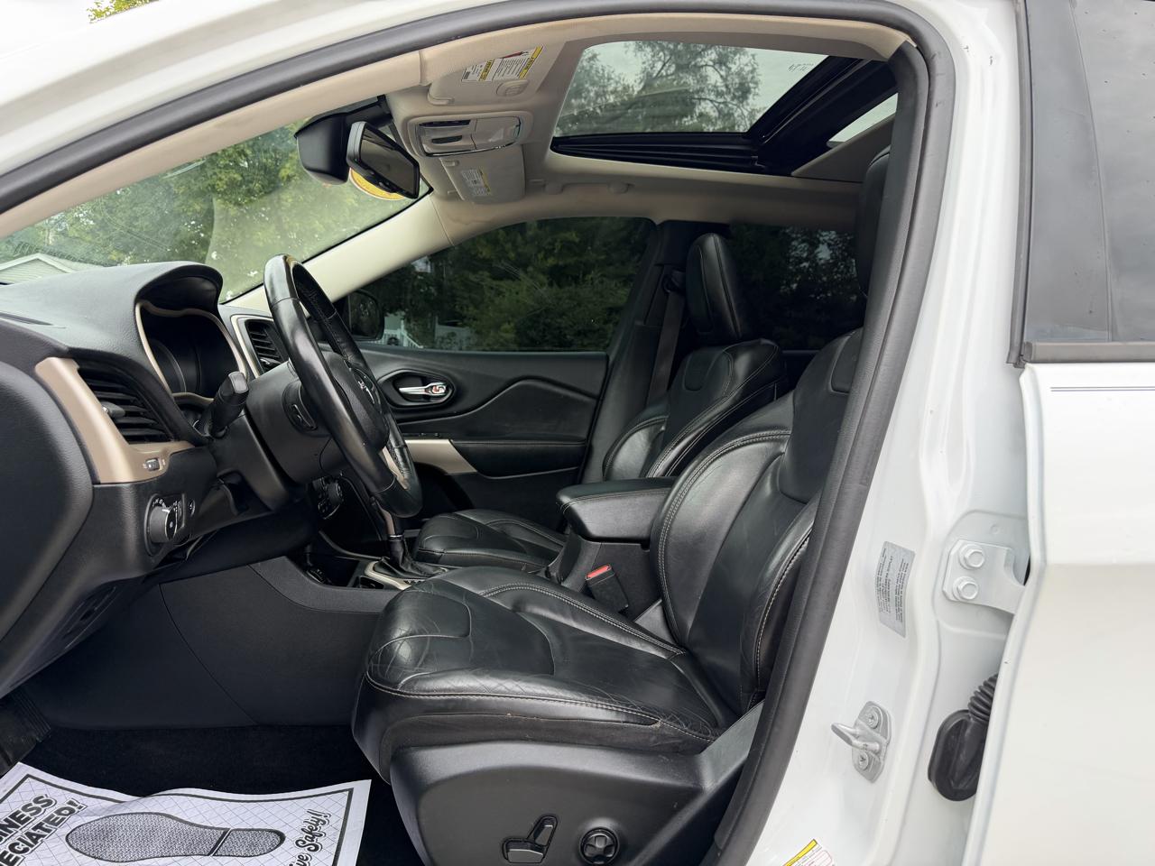 Jeep Cherokee photo 16