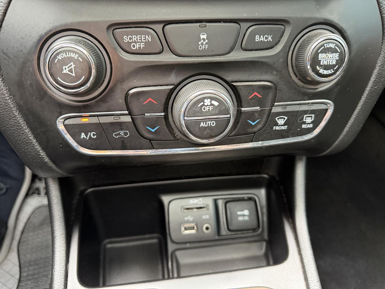 Jeep Cherokee photo 21