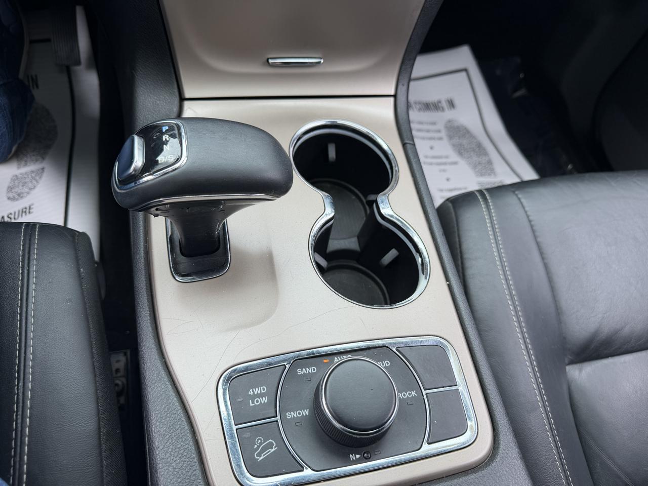 Jeep Grand Cherokee photo 16