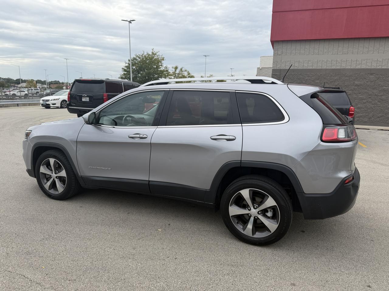 Jeep Cherokee photo 4
