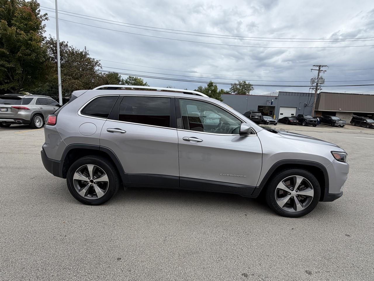 Jeep Cherokee photo 7