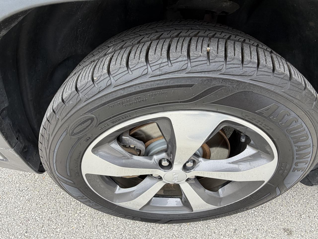 Jeep Cherokee photo 8