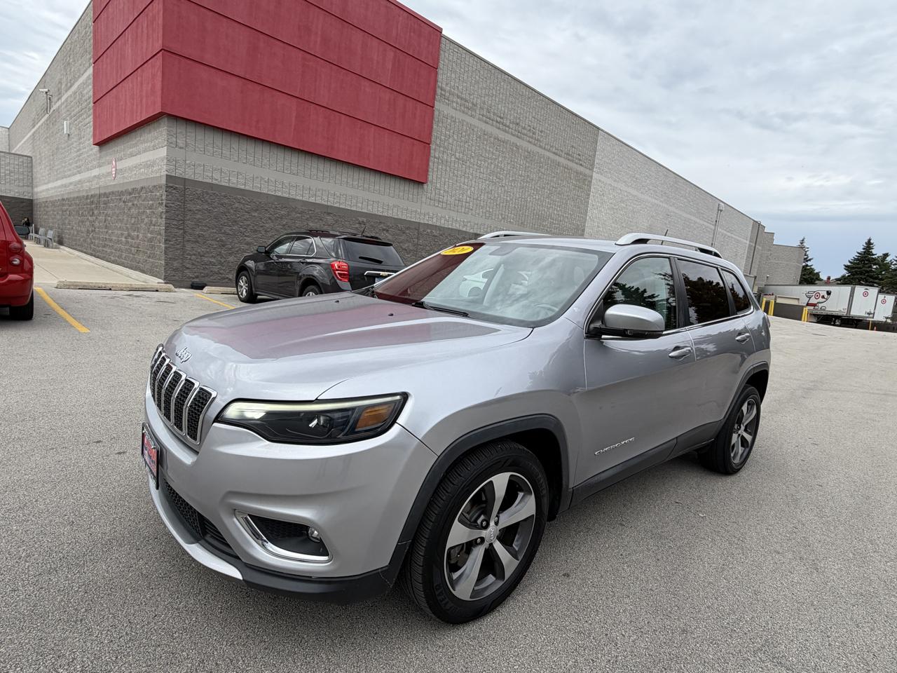 Jeep Cherokee photo 9