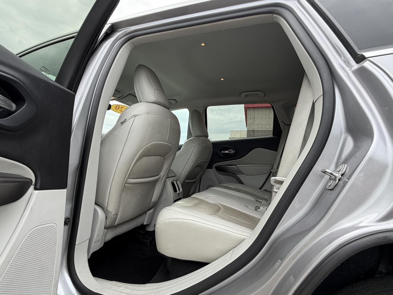 Jeep Cherokee photo 12