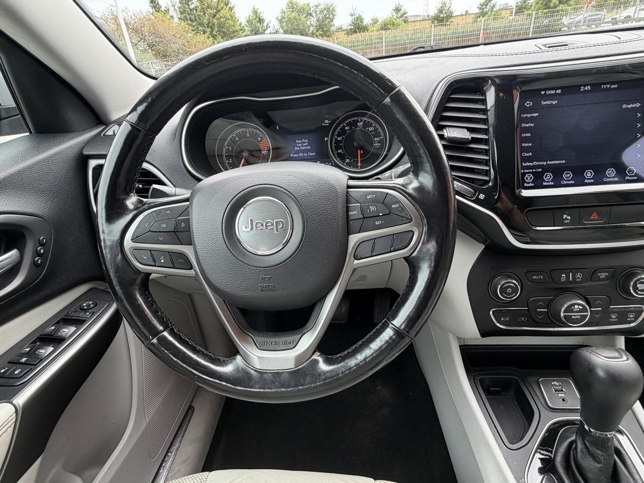 Jeep Cherokee photo 13