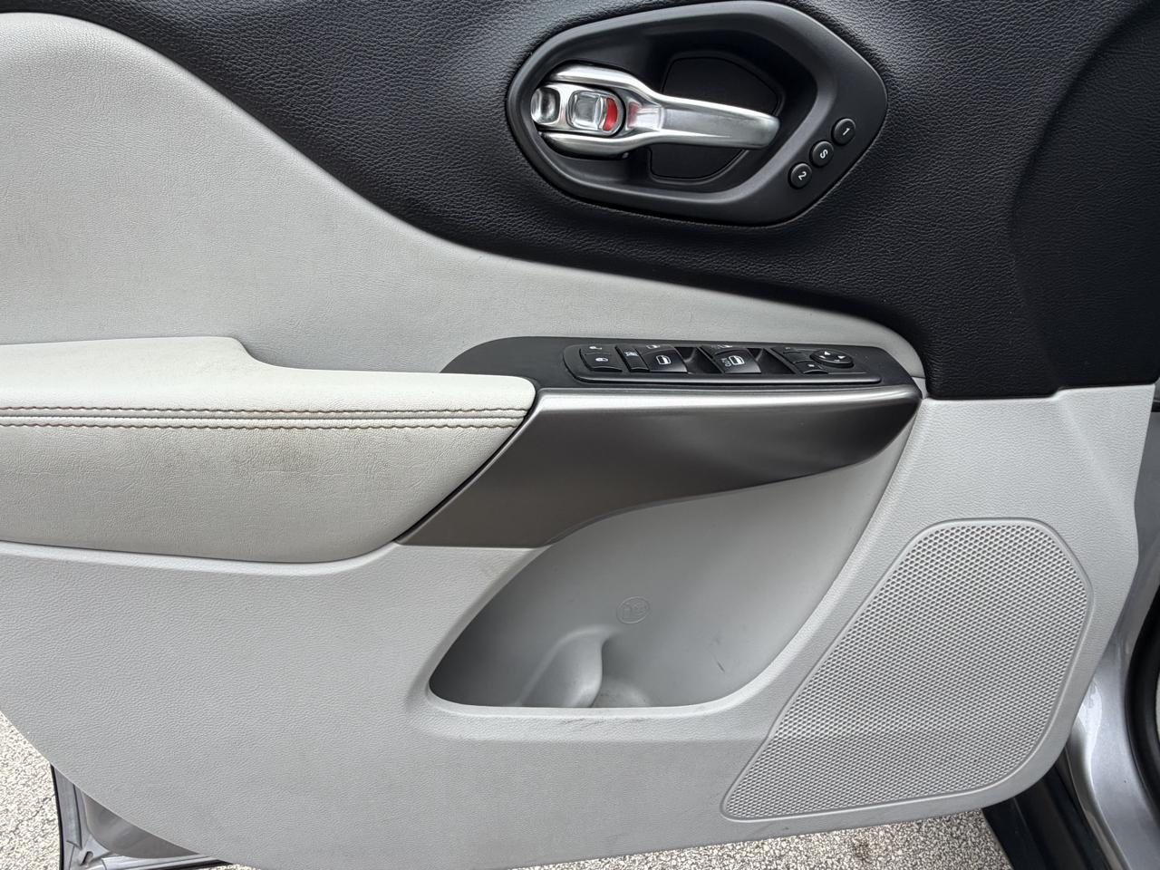 Jeep Cherokee photo 15