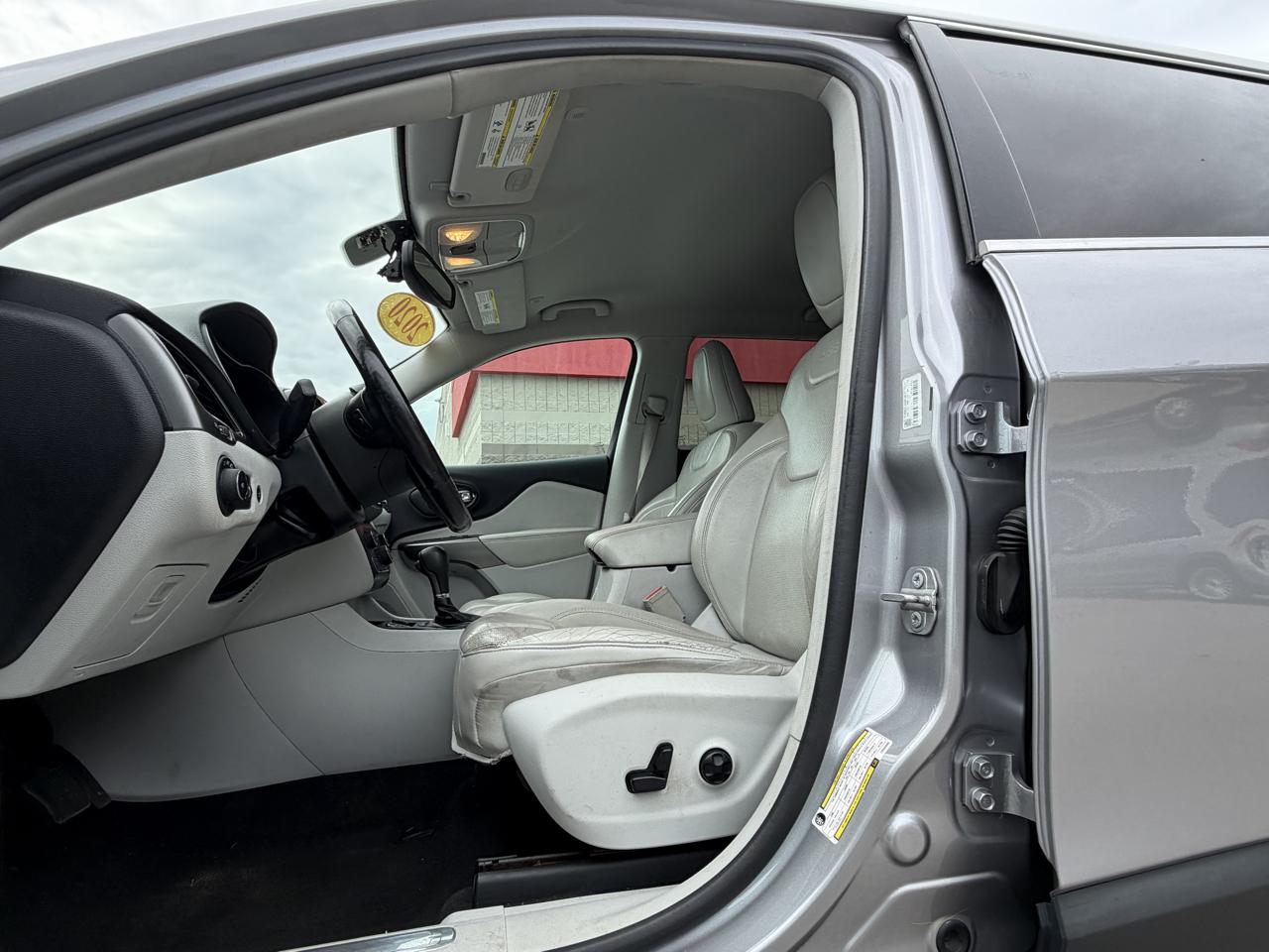 Jeep Cherokee photo 16