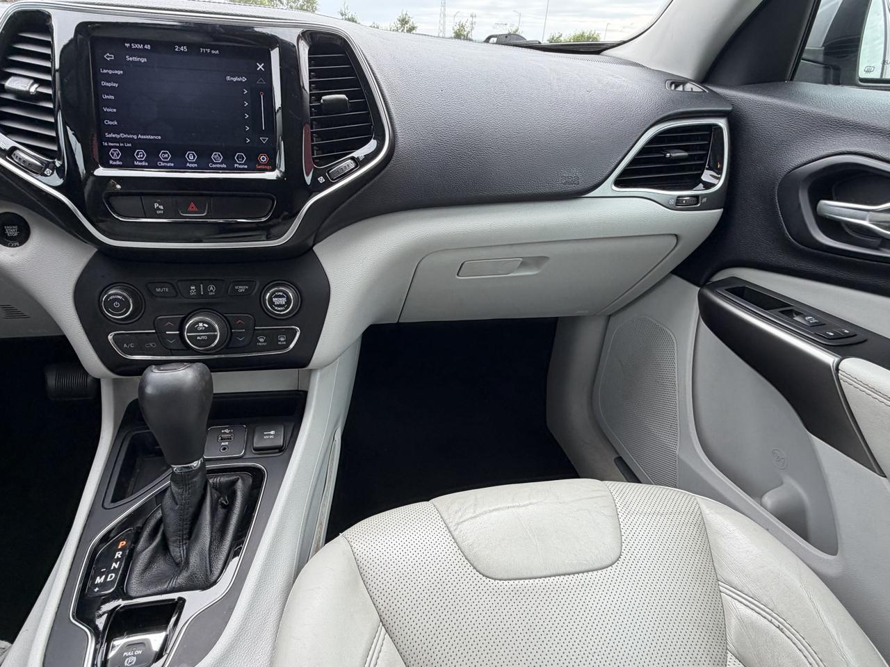Jeep Cherokee photo 17