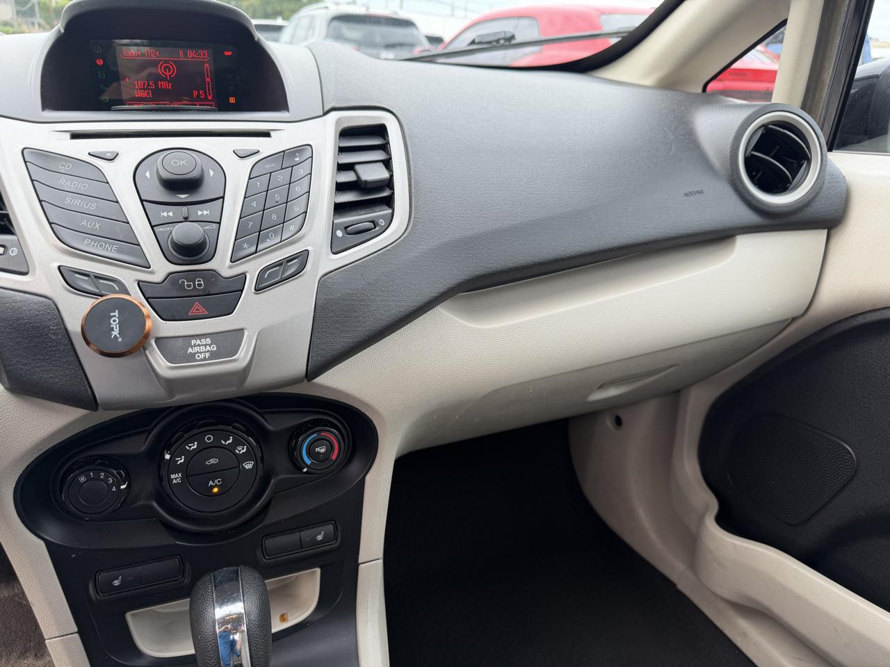 Ford Fiesta 4dr Sdn SE 2011