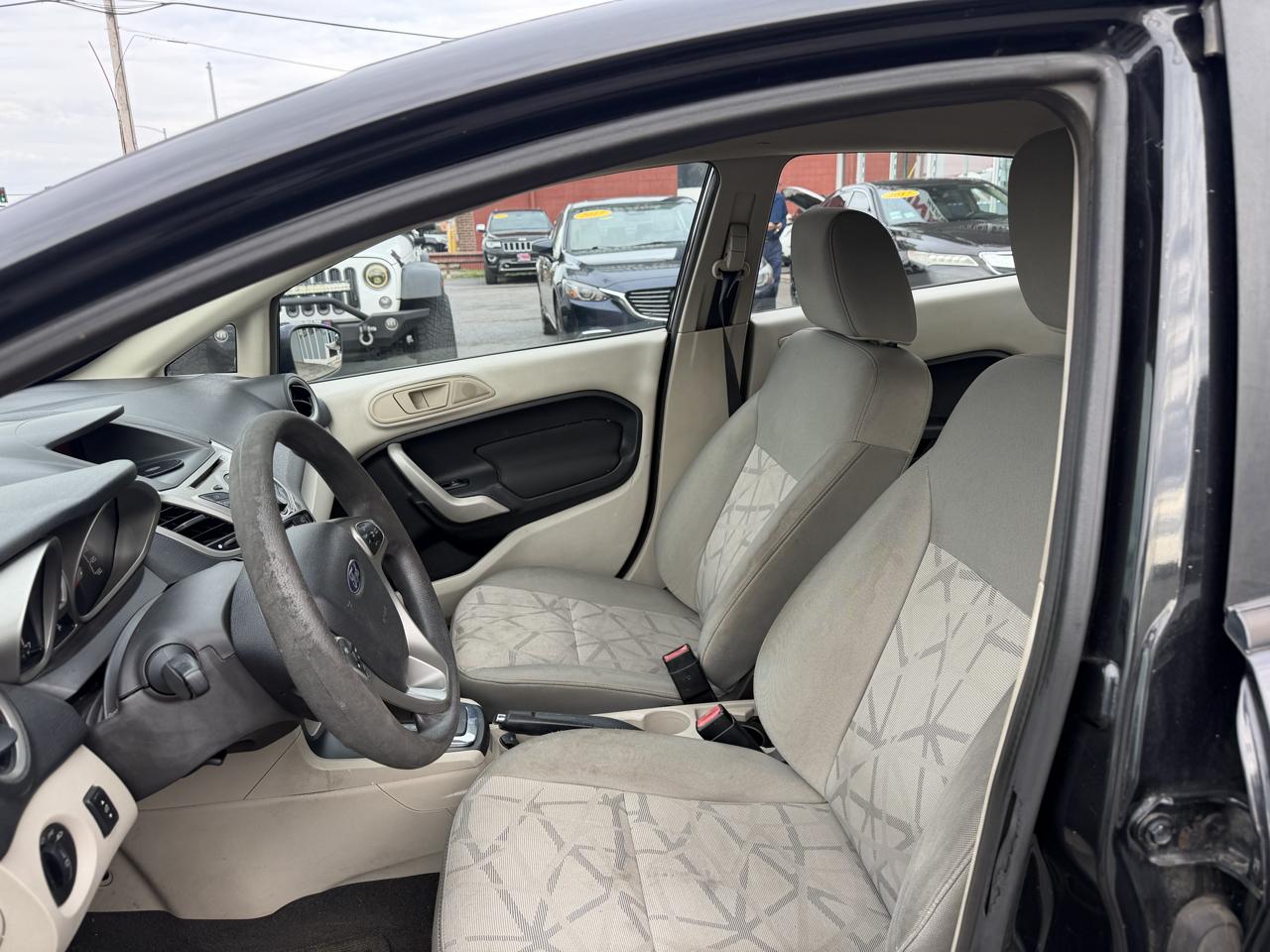 Ford Fiesta 4dr Sdn SE 2011