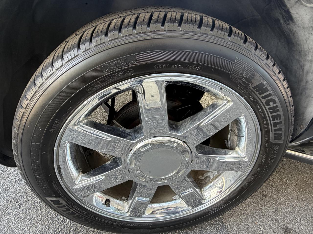 Cadillac Escalade EXT AWD 4dr Luxury 2011