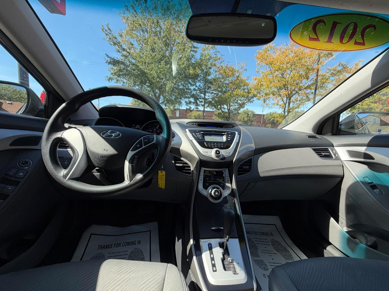 Hyundai Elantra photo 10