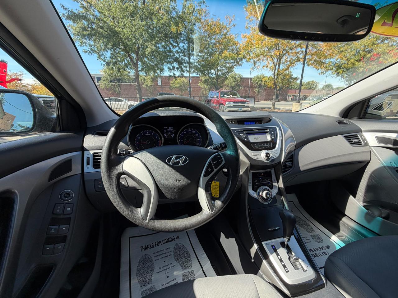Hyundai Elantra photo 11