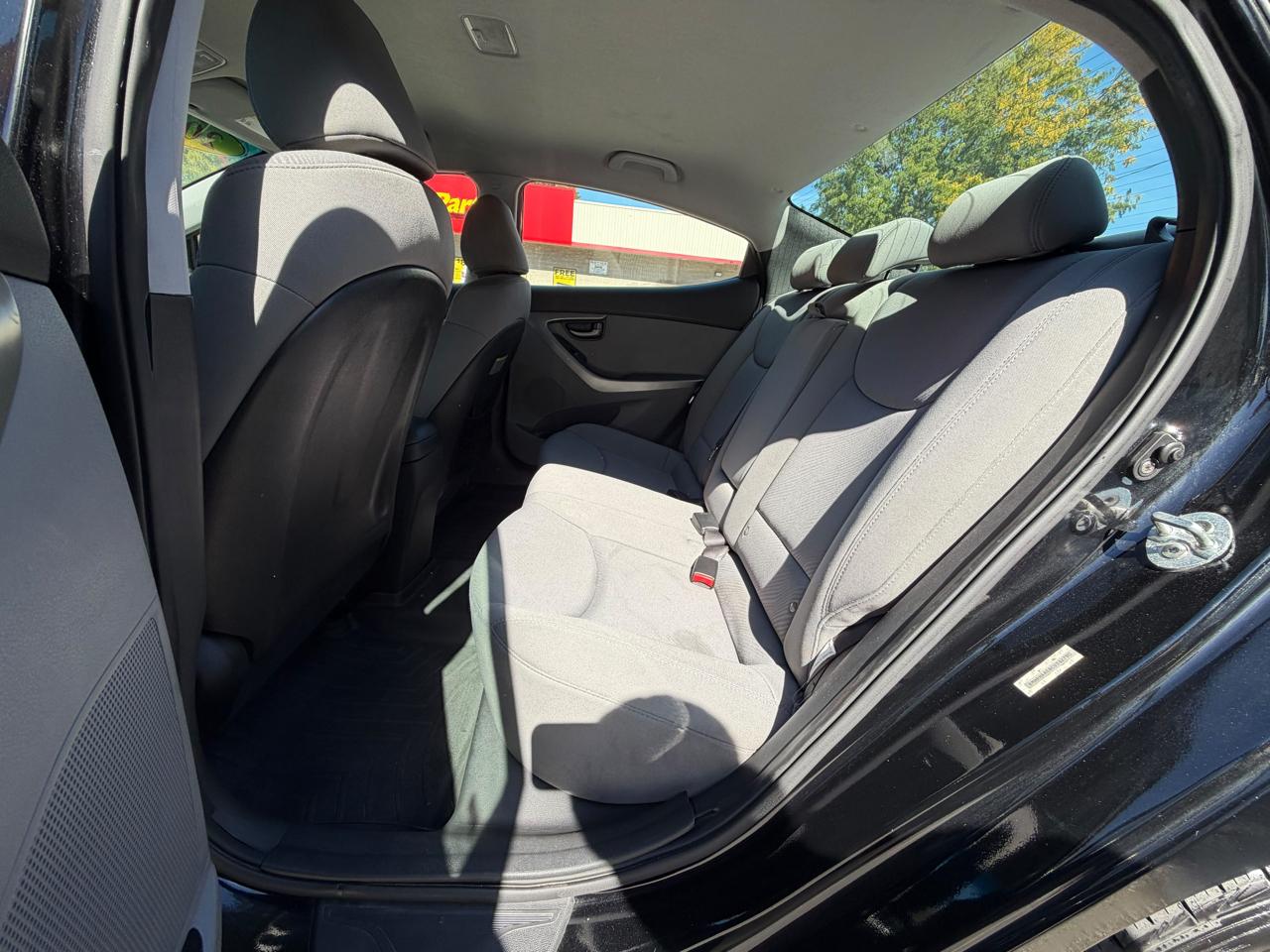 Hyundai Elantra photo 12