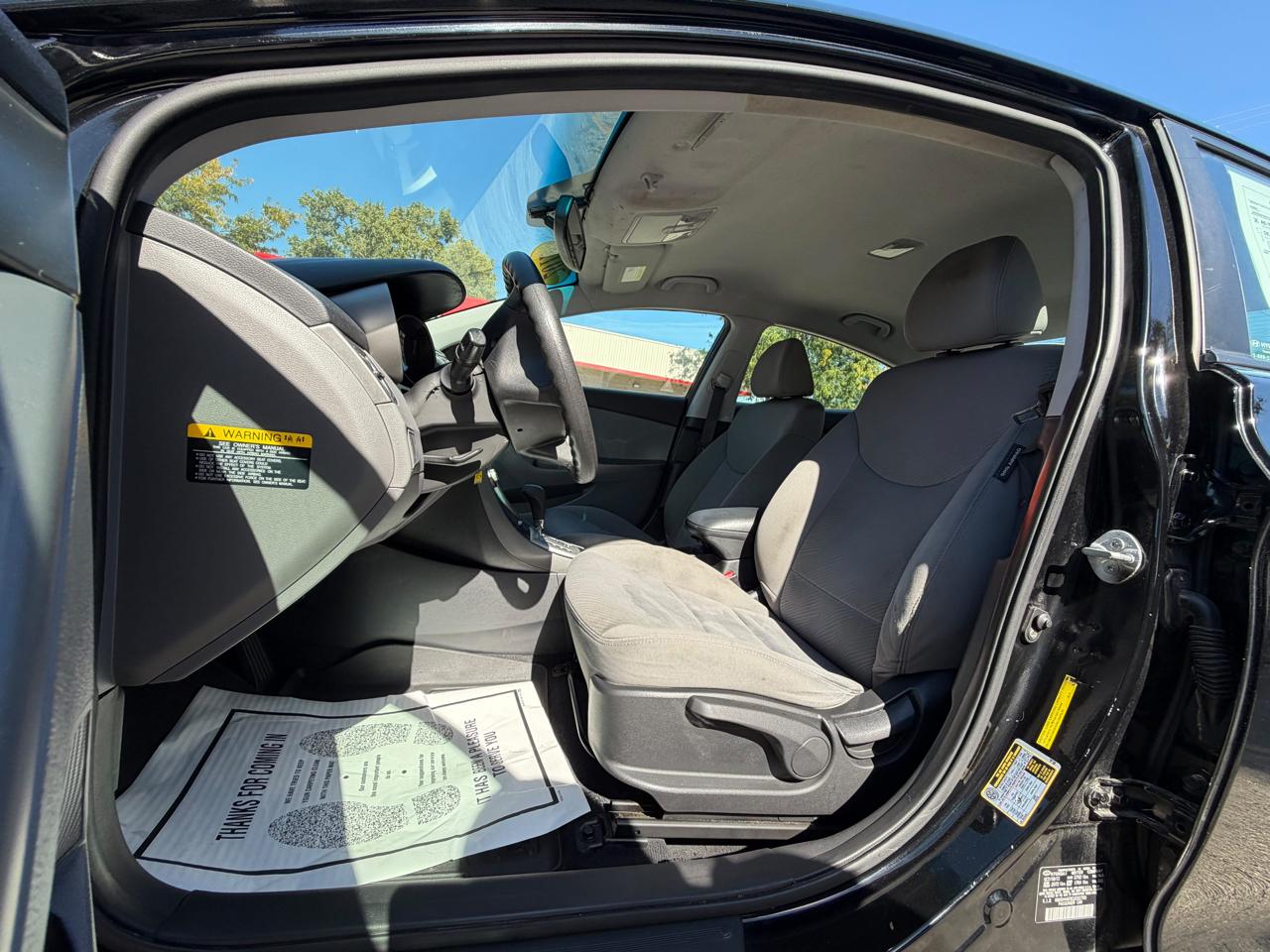 Hyundai Elantra photo 13