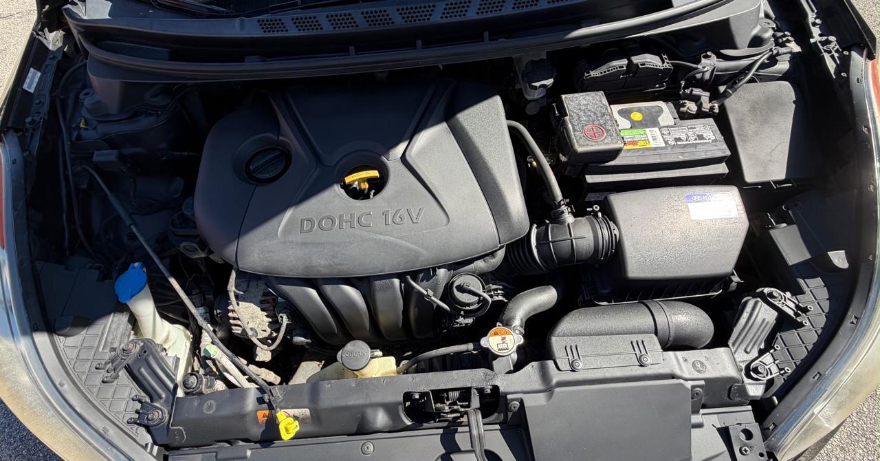 Hyundai Elantra photo 14