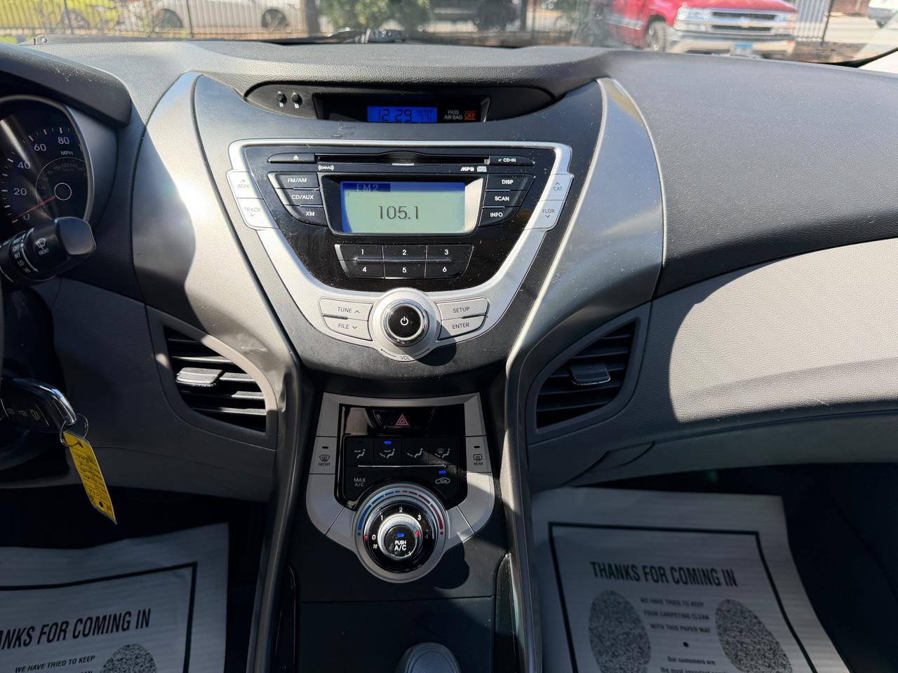 Hyundai Elantra photo 15