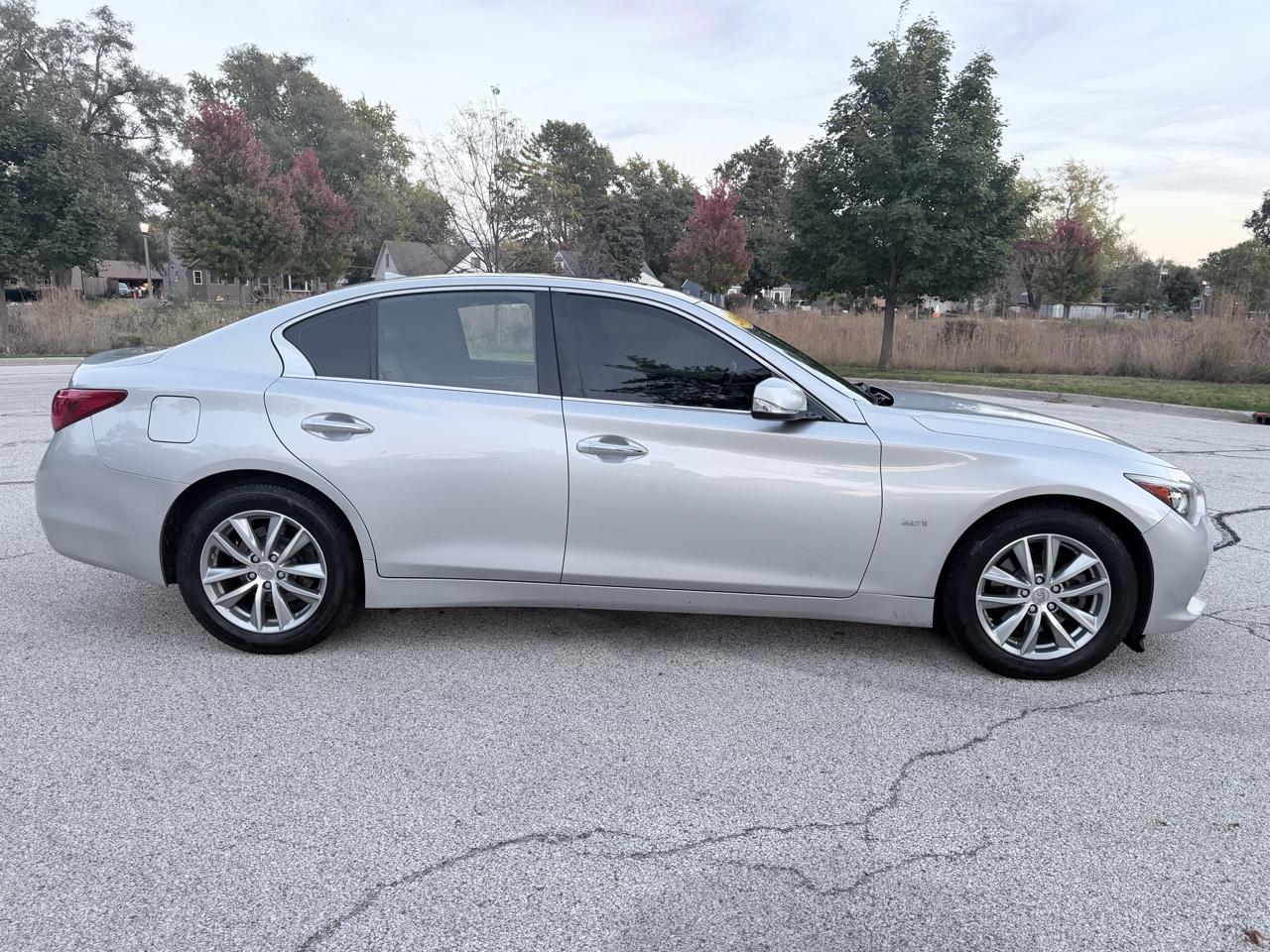 Infiniti Q50 4dr Sdn 2.0t Base RWD 2016