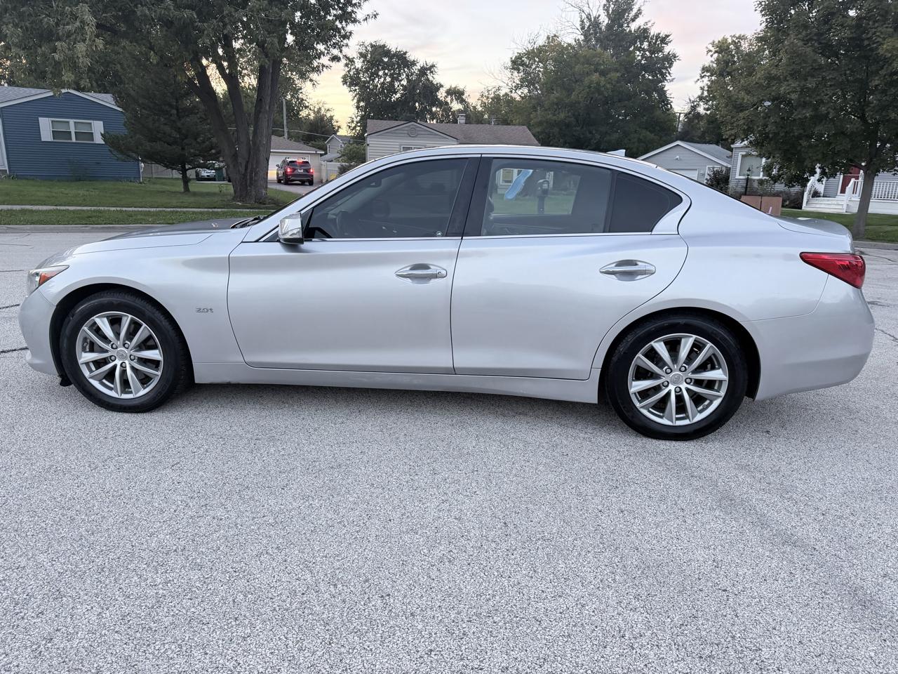 Infiniti Q50 4dr Sdn 2.0t Base RWD 2016
