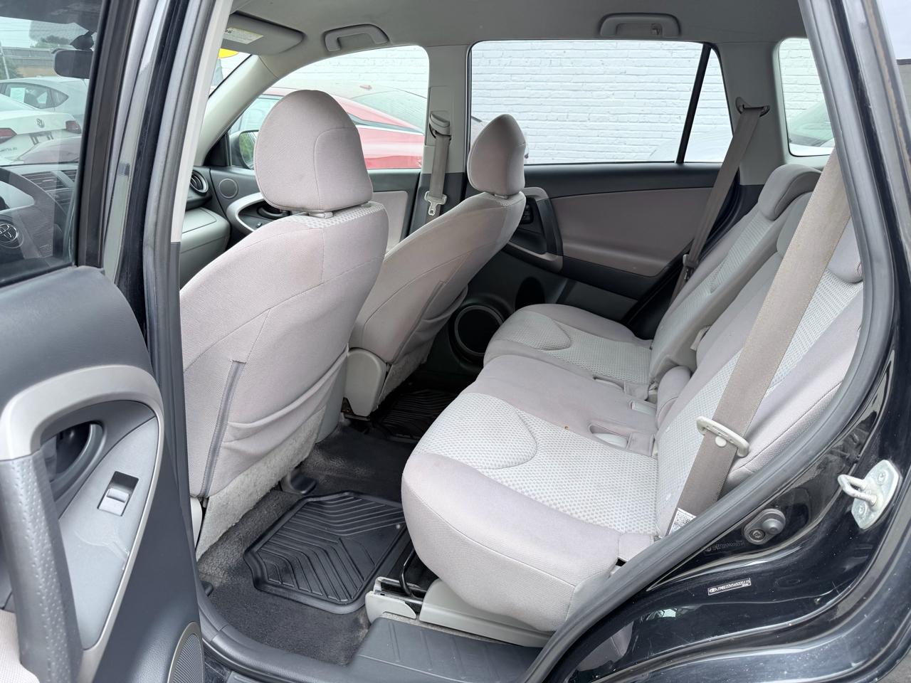 Toyota RAV4 Base I4 4WD 2006