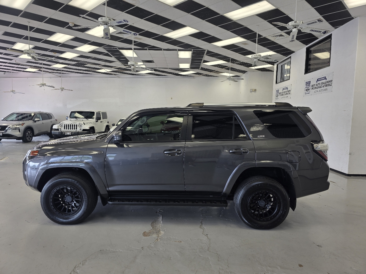 Toyota 4Runner SR5 4WD 2023