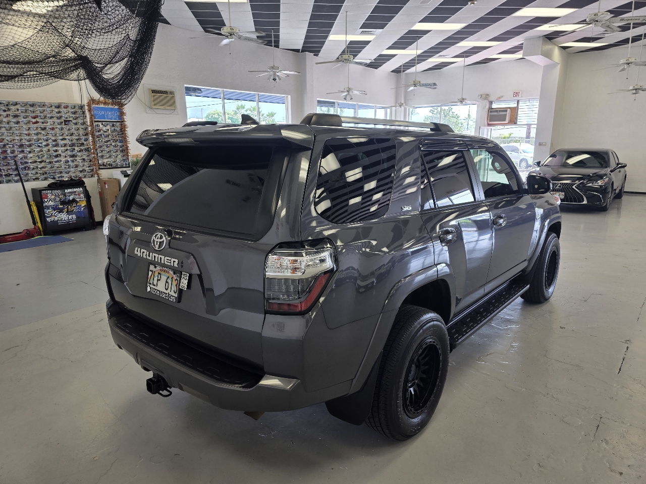 Toyota 4Runner SR5 4WD 2023