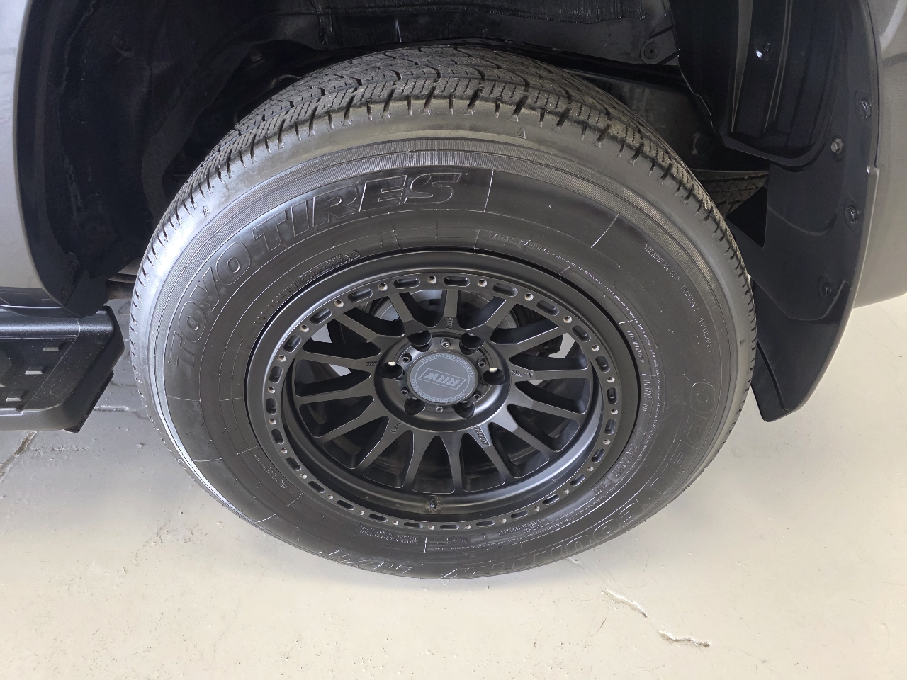 Toyota 4Runner SR5 4WD 2023