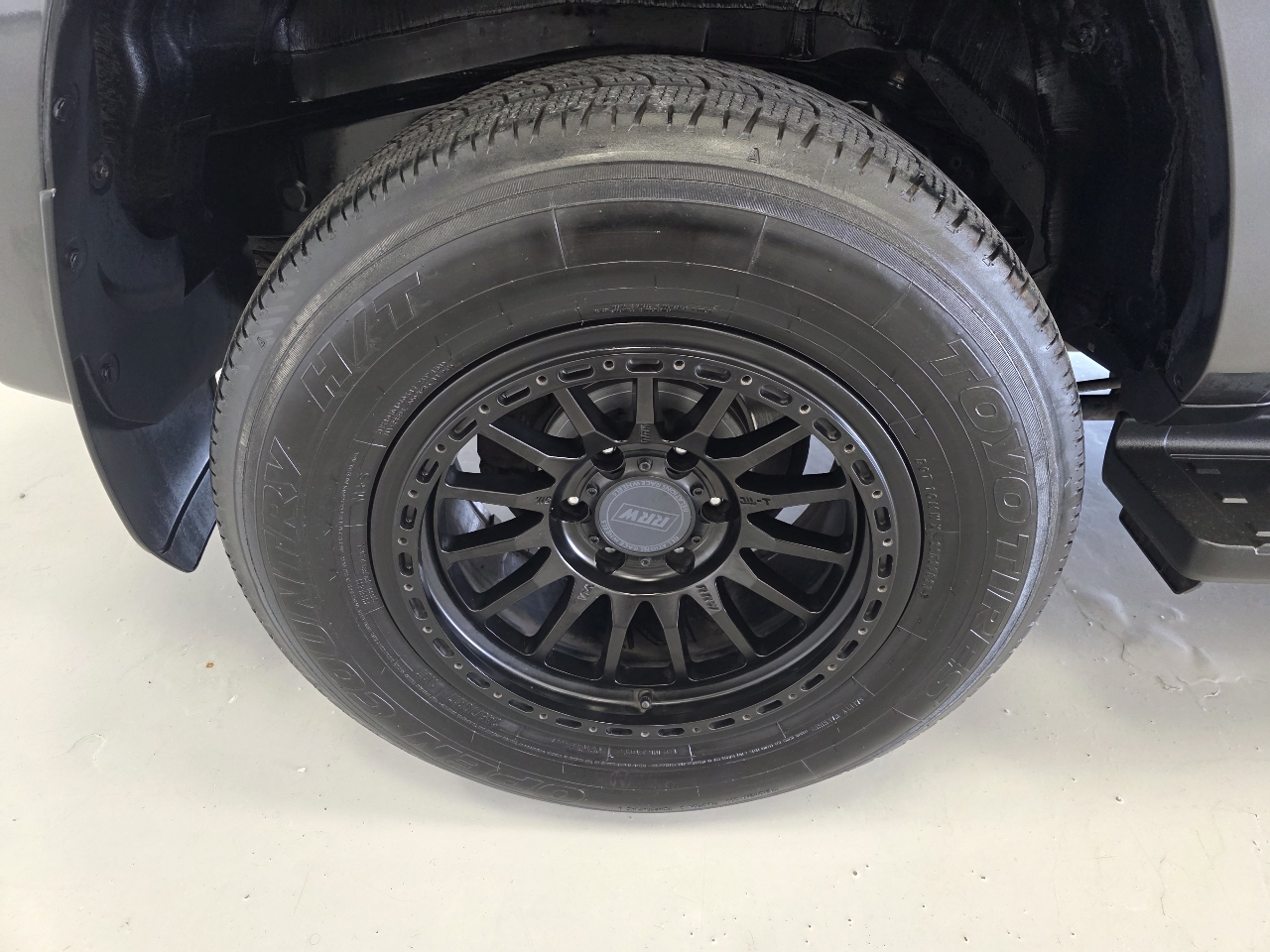 Toyota 4Runner SR5 4WD 2023