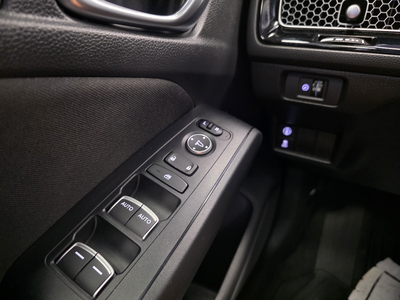 Honda Civic LX Hatchback 2023