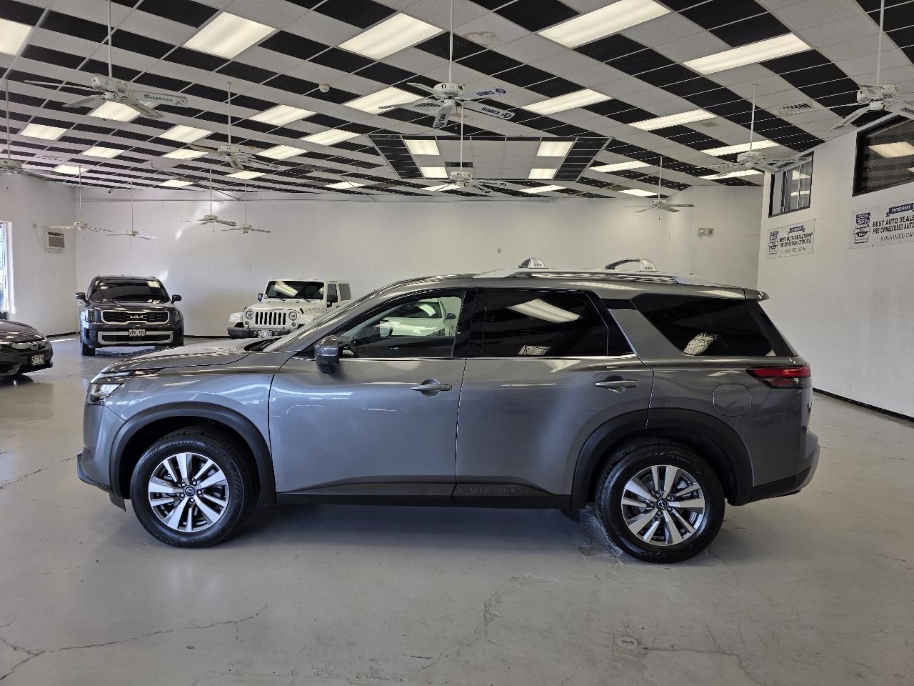 Nissan Pathfinder SL 2023