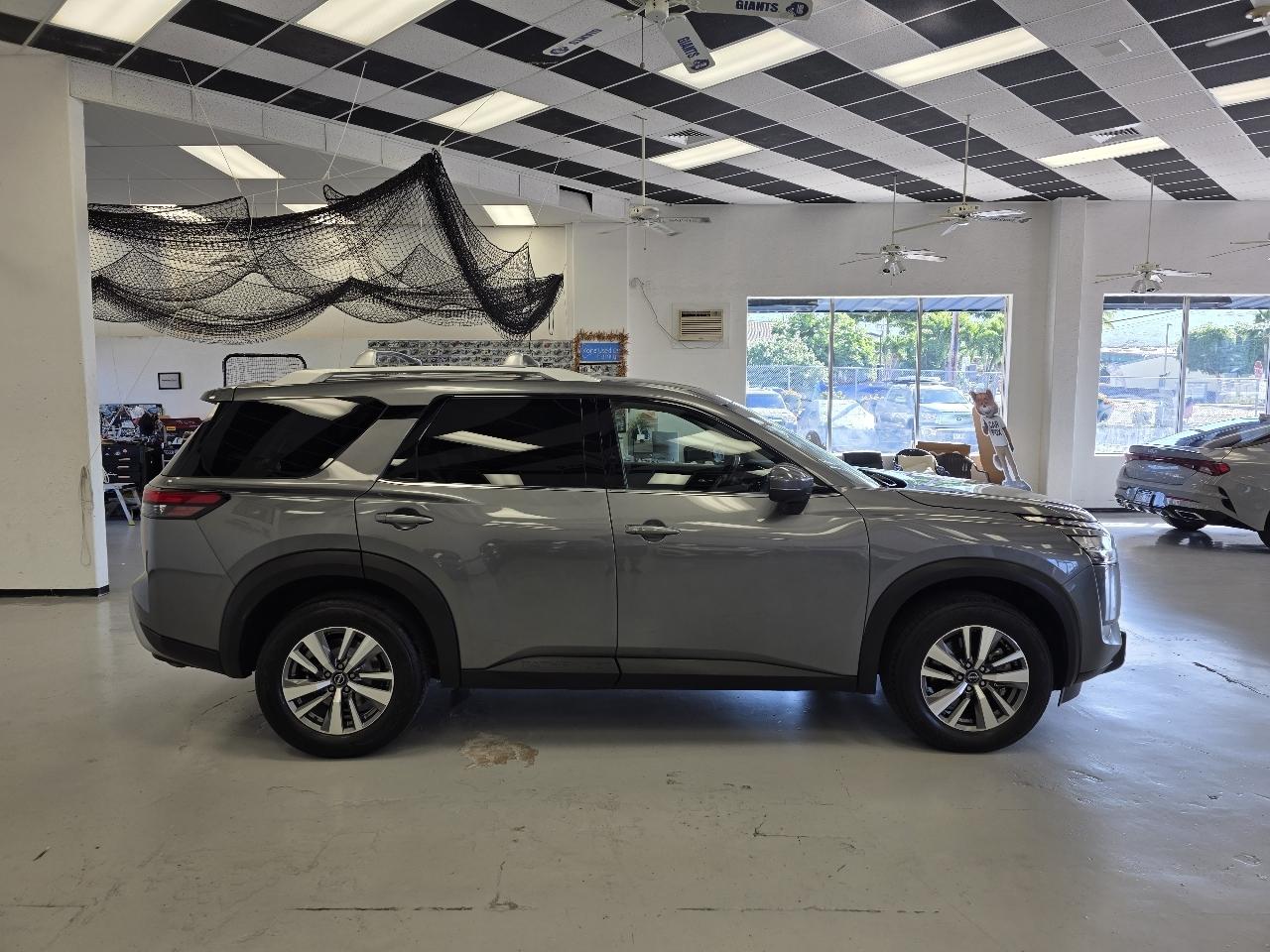 Nissan Pathfinder SL 2023