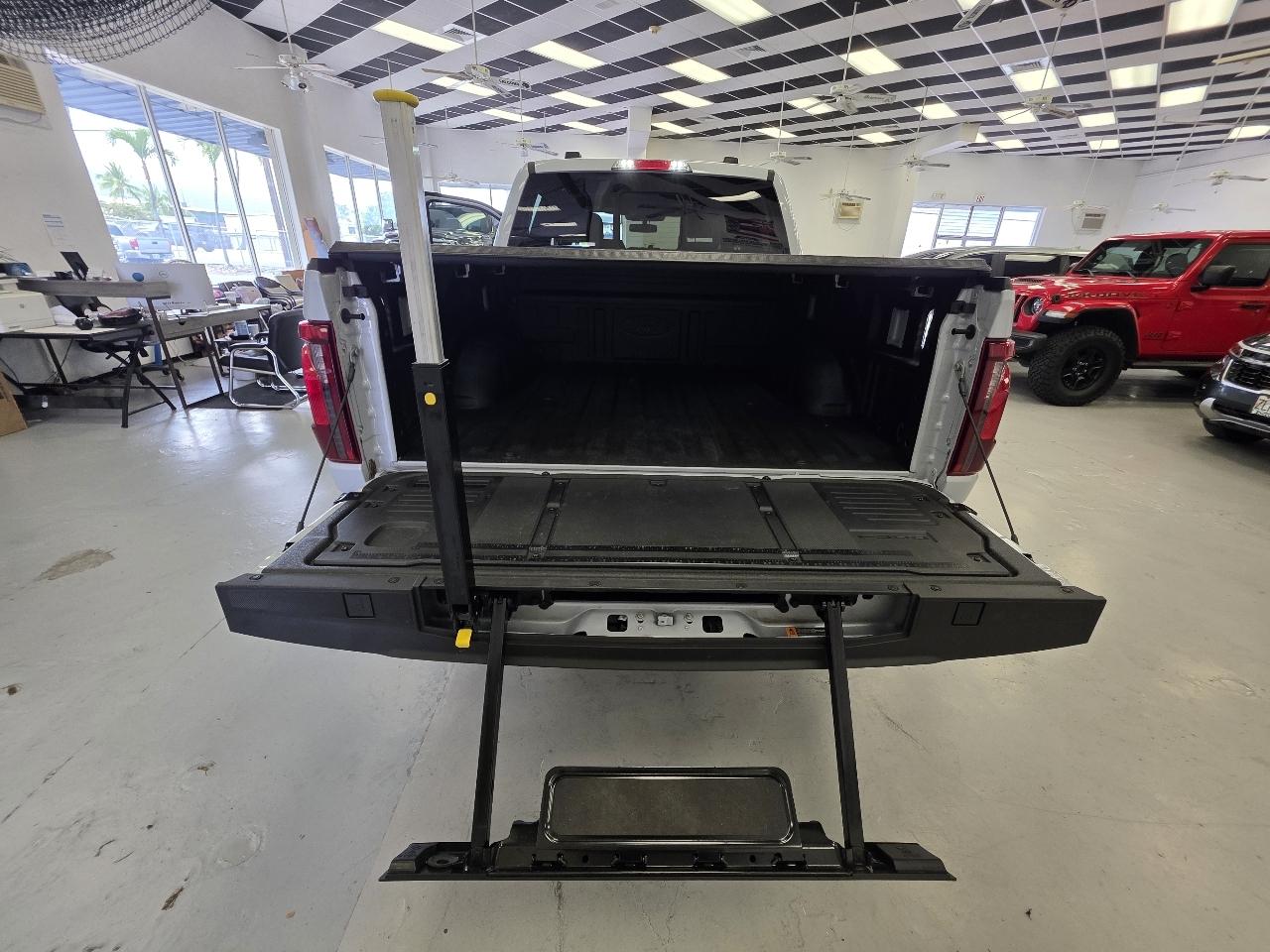 Ford F-150 XLT SuperCrew 4WD 2025