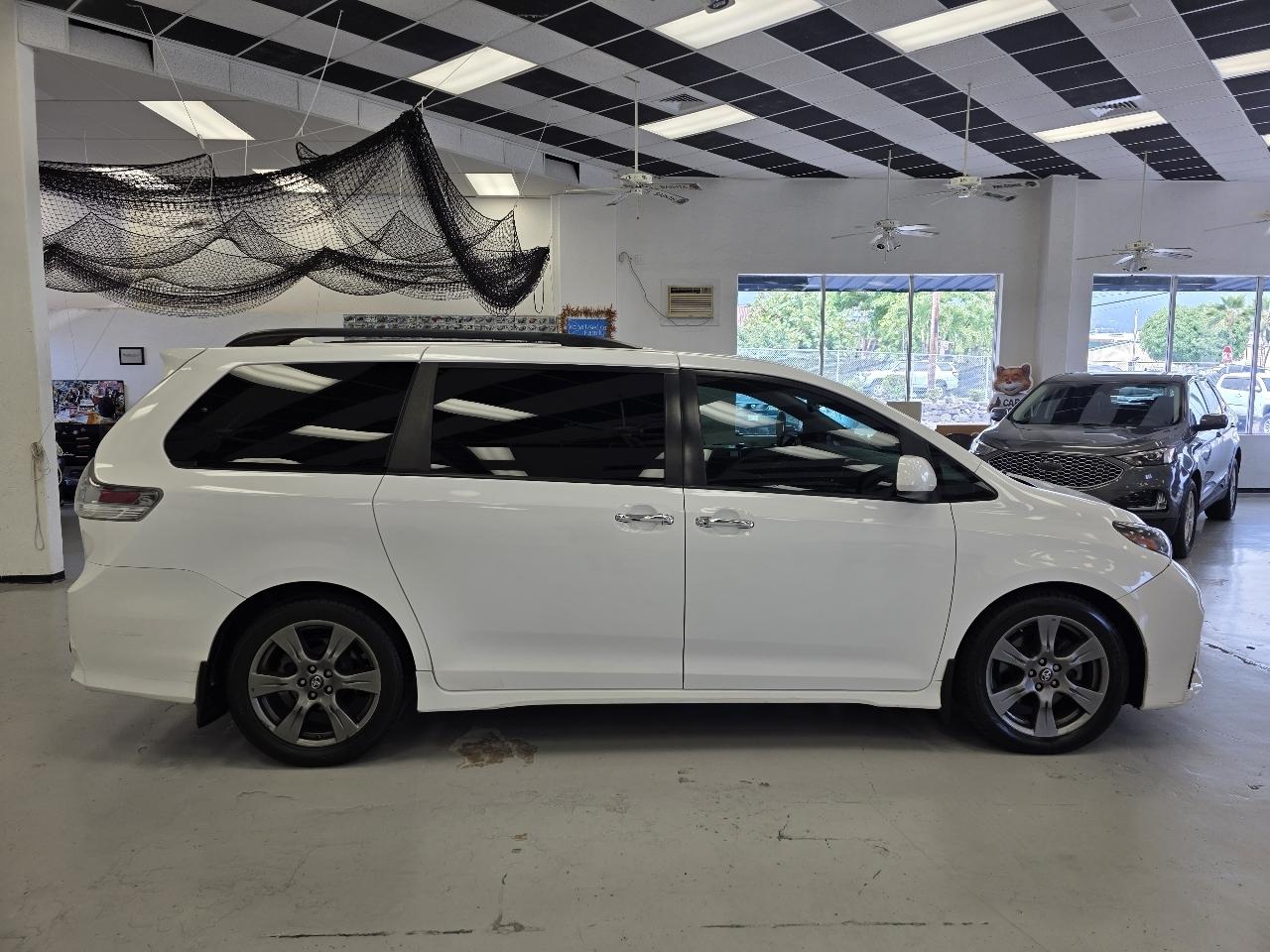 Toyota Sienna SE 8-Passenger 2020