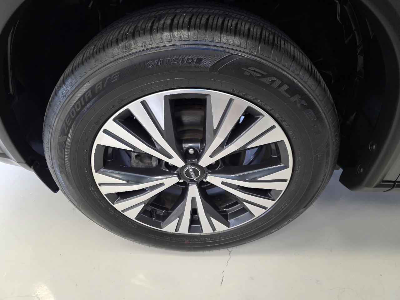 Nissan Rogue photo 17