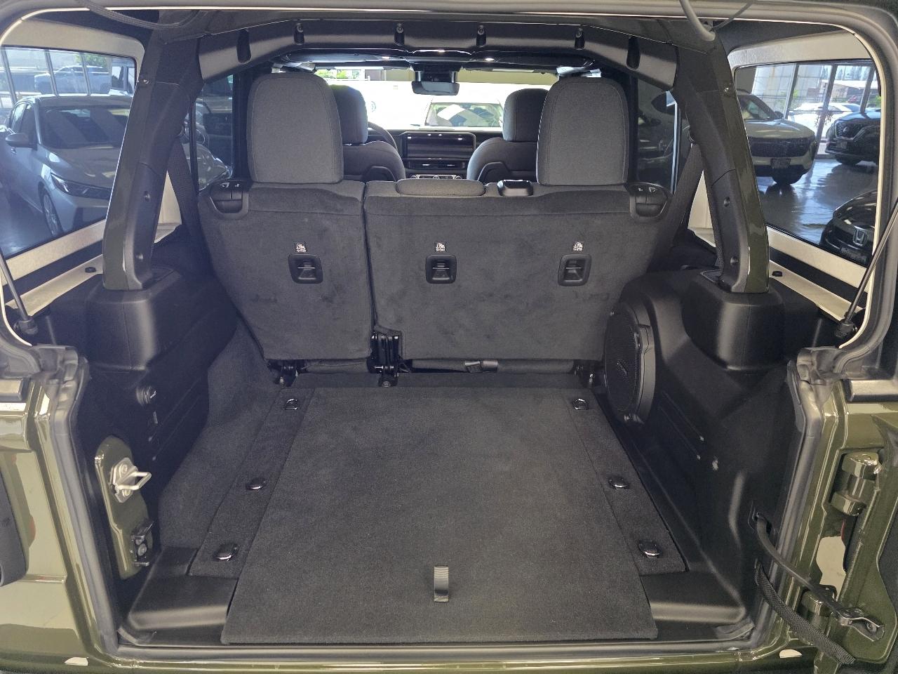 Jeep Wrangler photo 11