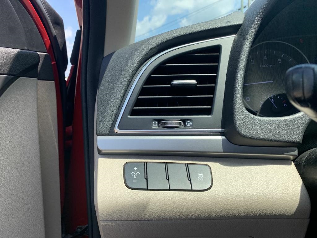 Hyundai Elantra SE 2017