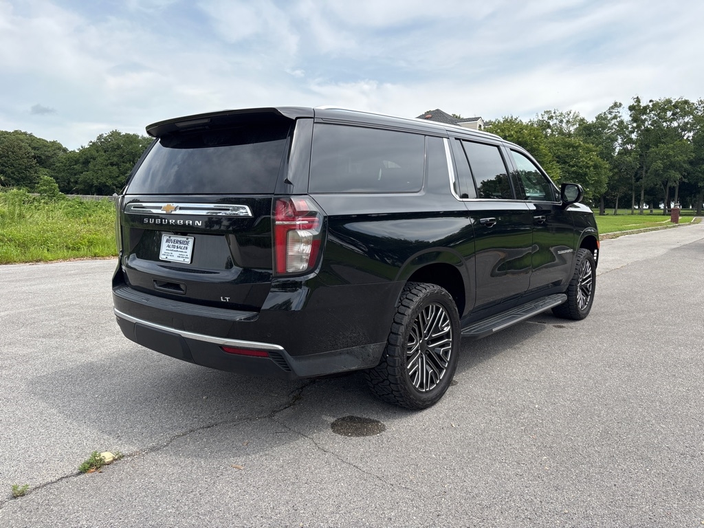 Chevrolet Suburban LT 2021