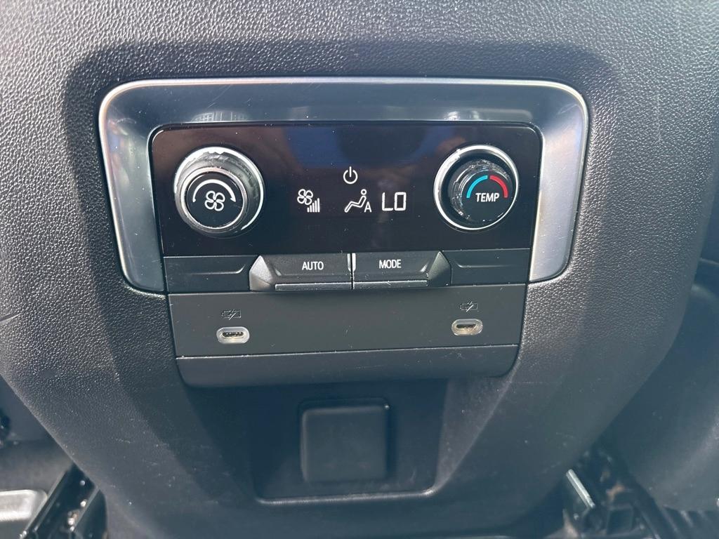 Chevrolet Suburban LT 2021