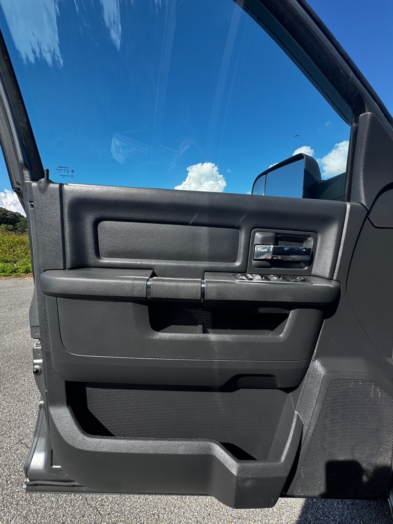 Dodge Ram 1500 2WD Crew Cab 140.5" Sport 2010 Dodge Ram 1500 2WD Crew Cab 140.5" Sport 2010